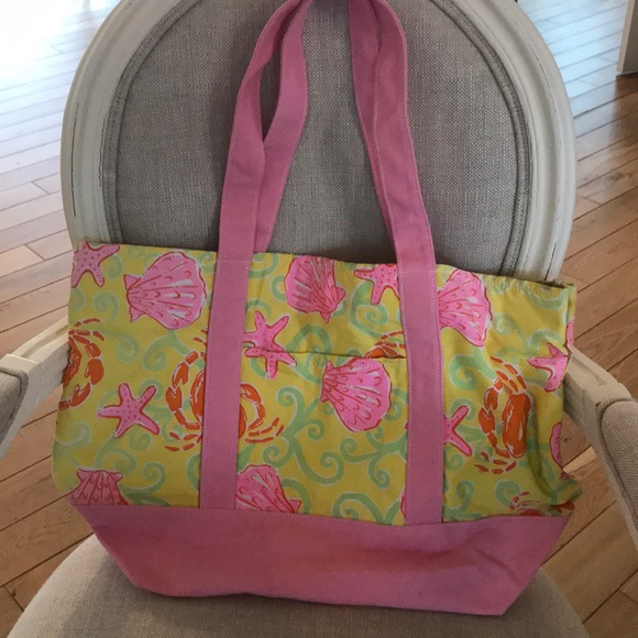 Lilly Pulitzer Handbags - Lily Pulitzer Sunrise Sandbar beach tote bag cute!